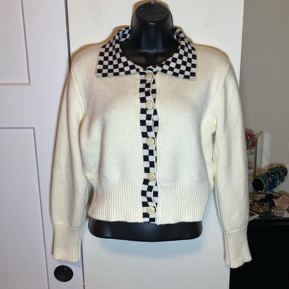 Lisa Says Gah Cream Button Down Sweater M/L - Picture 2 of 9
